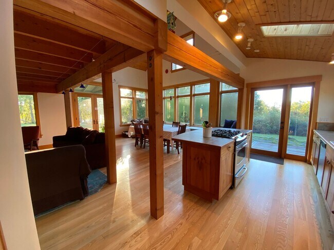 Building Photo - Furnished Home on False Bay