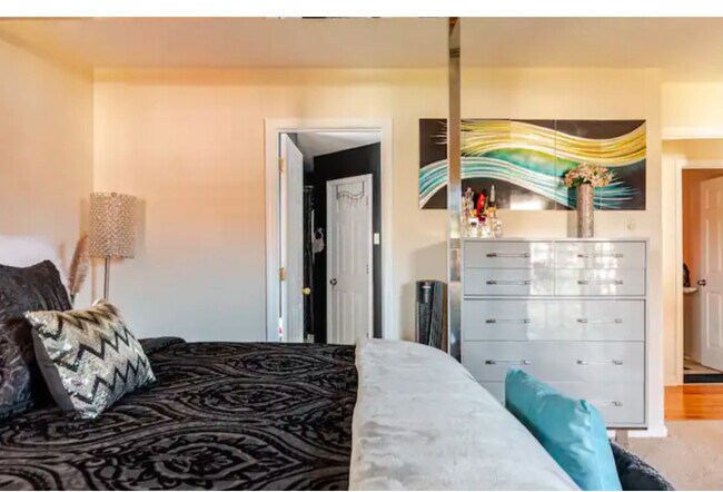 Building Photo - 901 Bordeaux Pl