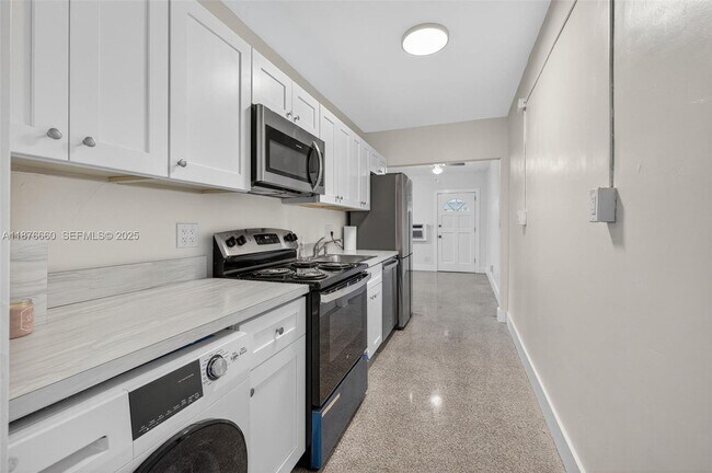 Building Photo - 820 N Ocean Blvd