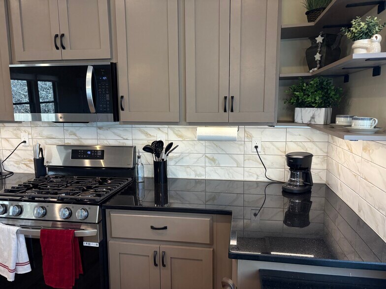 Building Photo - 8710 Palermo Dr