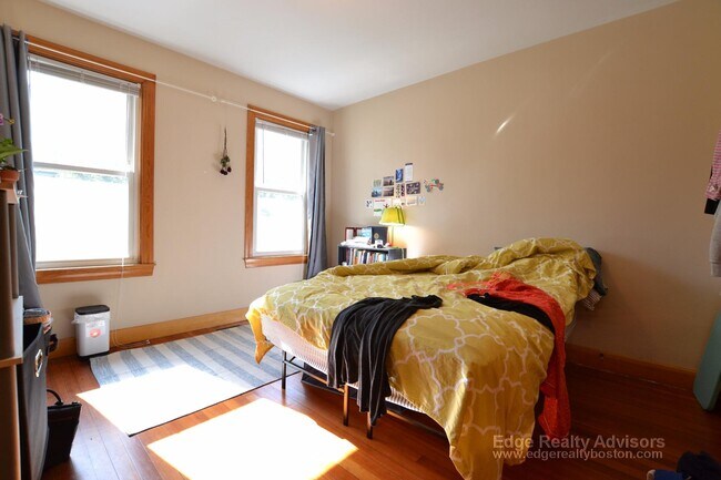 Building Photo - 107 Colborne Rd