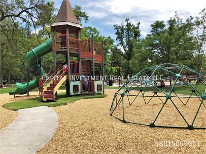 Building Photo - 804 Park St.