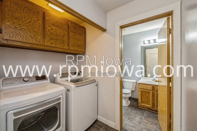 Building Photo - 9315 Kingman Dr