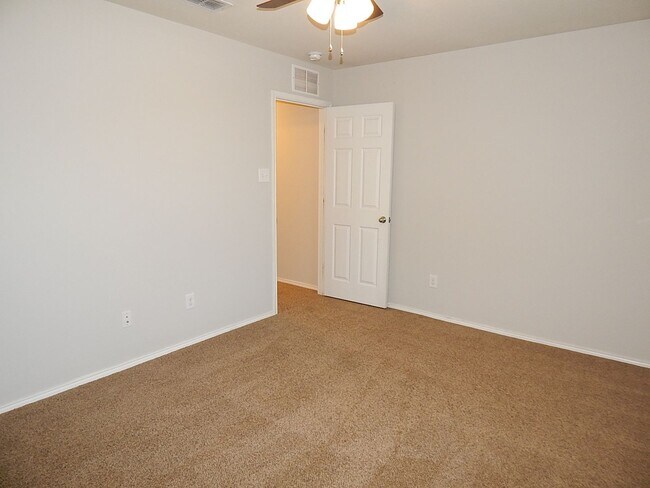 Building Photo - Spacious Updated Home in Spring Meadows Near Vernon Elementary with Tankless Water Heater and Com...