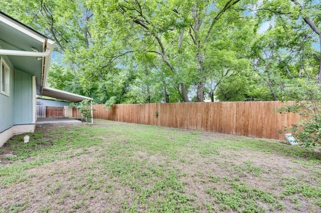 Building Photo - 10307 Rutland Village E