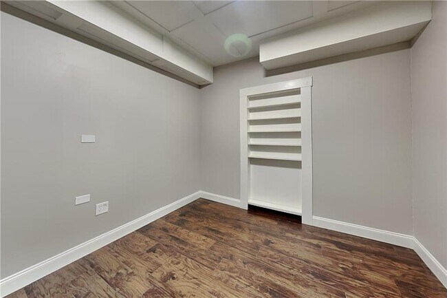 Building Photo - 2405 Compton Pl