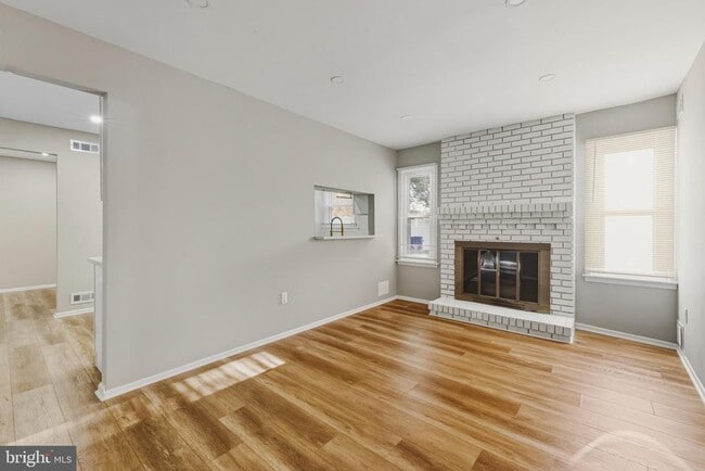 Building Photo - 18 Madison St