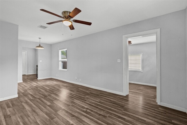 Building Photo - 1101 8th Ave N