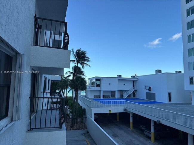 Building Photo - 5415 Collins Ave