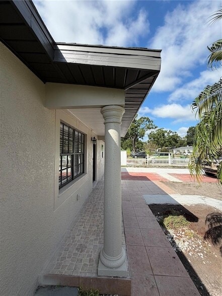 Building Photo - 1702 W Dempsey Ave