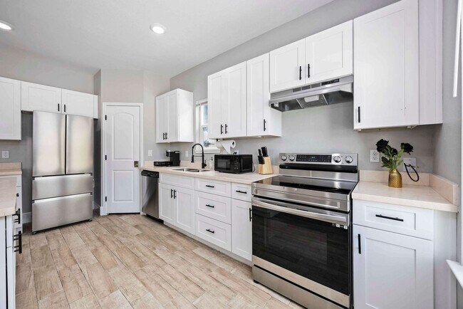 Building Photo - 8138 Bassett St