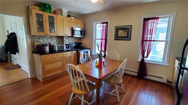 Primary Photo - 11 Hammond St