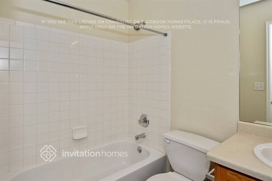 Building Photo - 1350 Bluebird St