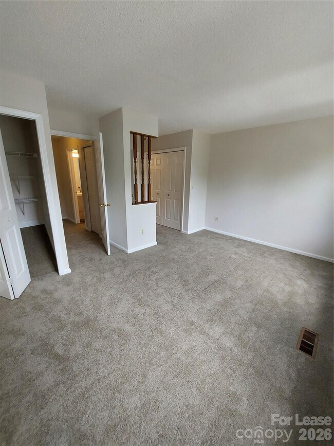 Building Photo - 675 Lex Dr