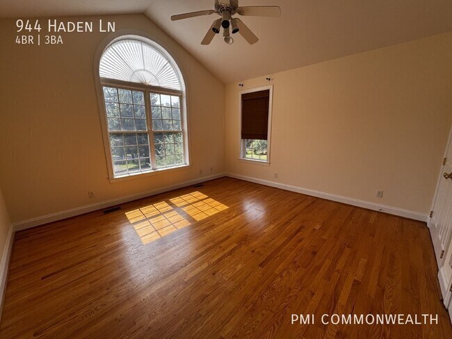 Building Photo - 944 Haden Ln