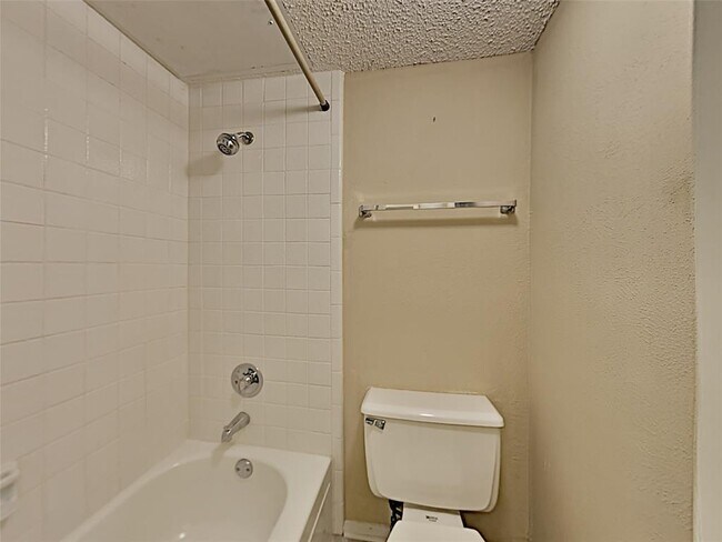 Building Photo - 777 Custer Rd