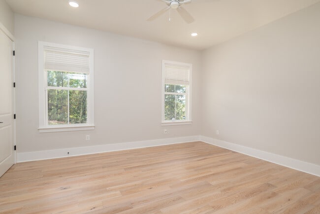 Building Photo - 55 Greystone Ct