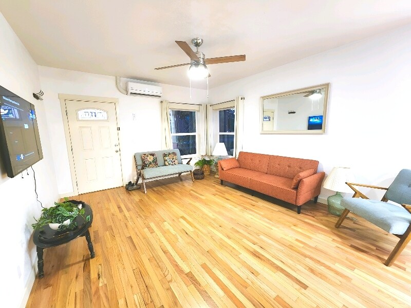 Building Photo - 1565 Thomas Rd