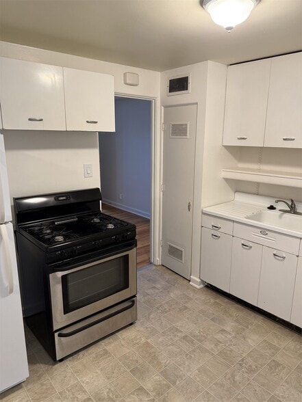 Building Photo - 1311 E Caramillo St