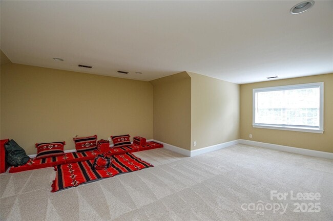 Building Photo - 5004 Woodview Ln