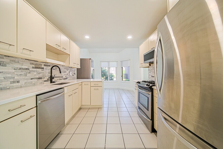 Building Photo - 356 French Ct