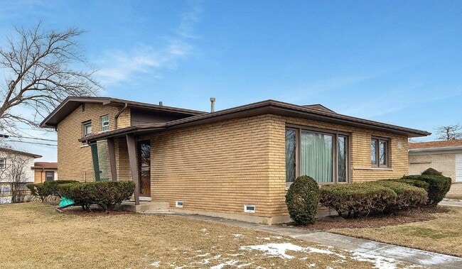 Building Photo - 275 Tahoe Dr