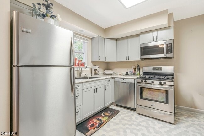 Building Photo - 640 Desota Dr