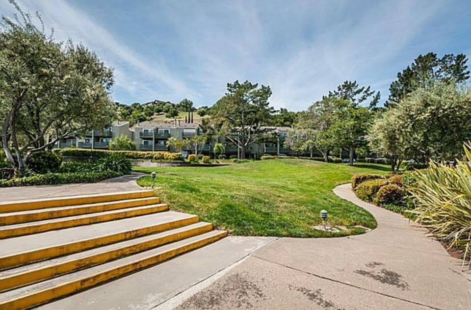 Building Photo - 4016 Farm Hill Blvd