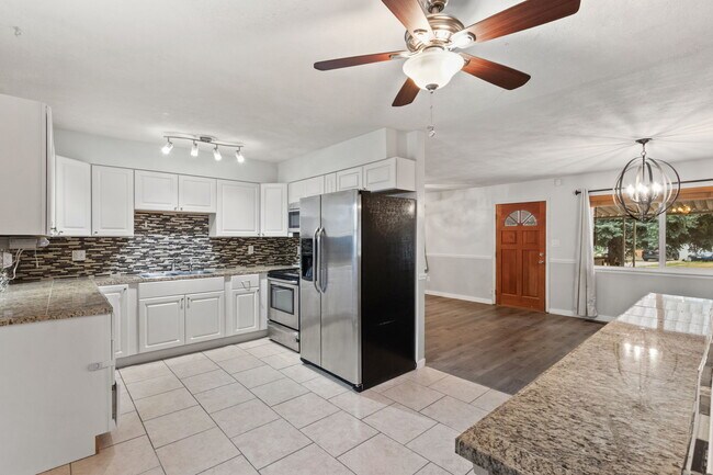 Building Photo - 341 Longfellow Dr