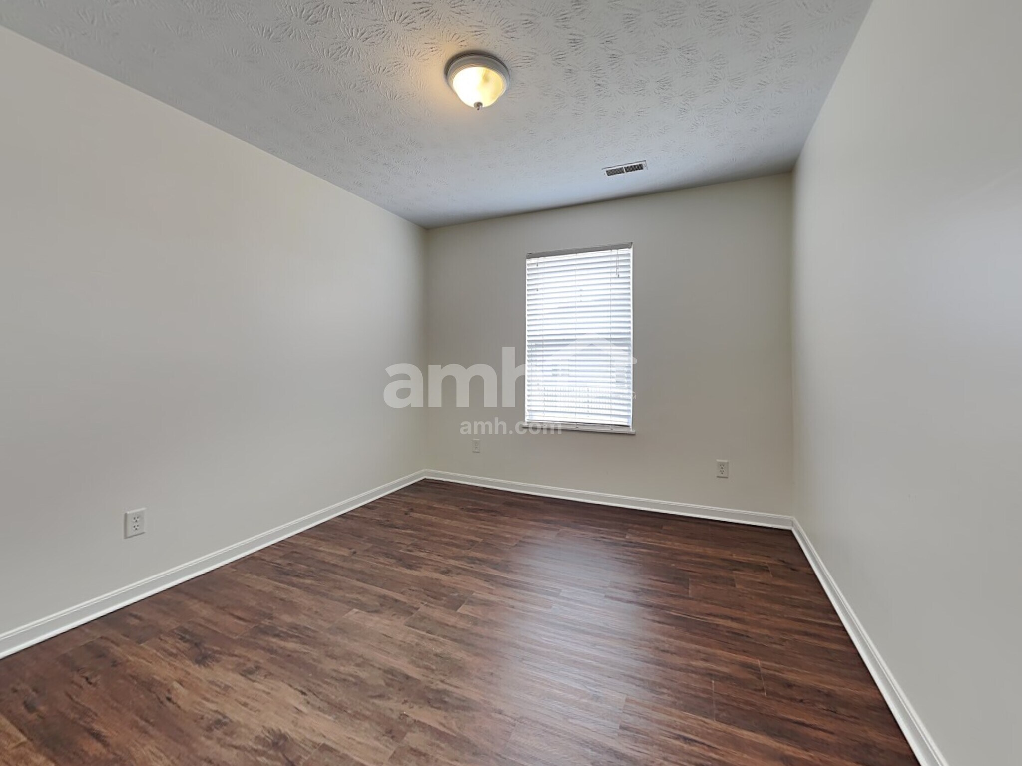 Building Photo - 32 Meadowcrest Dr