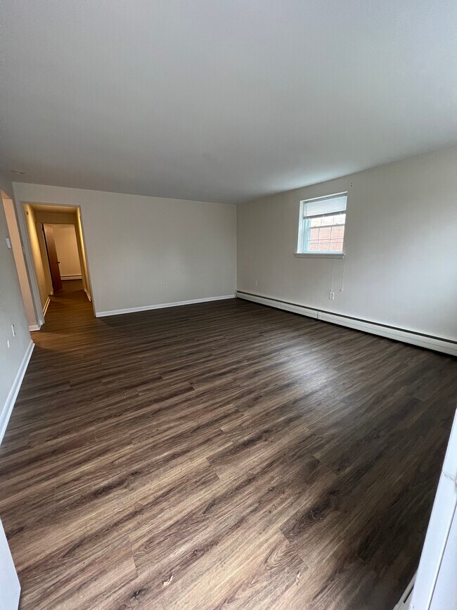 Building Photo - 1042-1044 Walnut St