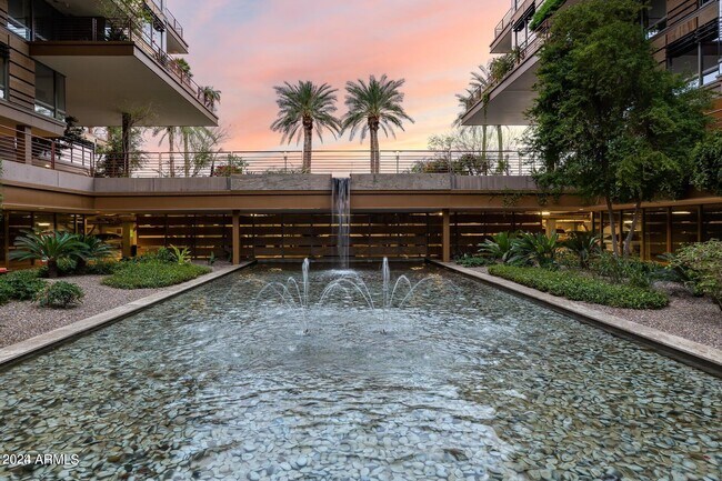Building Photo - 7117 E Rancho Vista Dr