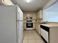 Building Photo - 250 Palm Cir W
