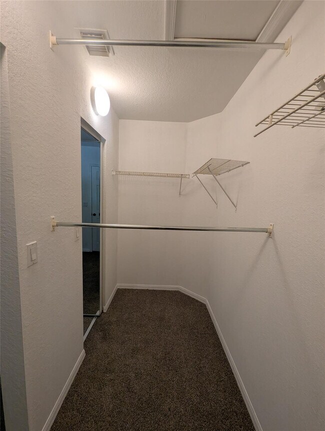 Building Photo - 4759 Pinemore Ln