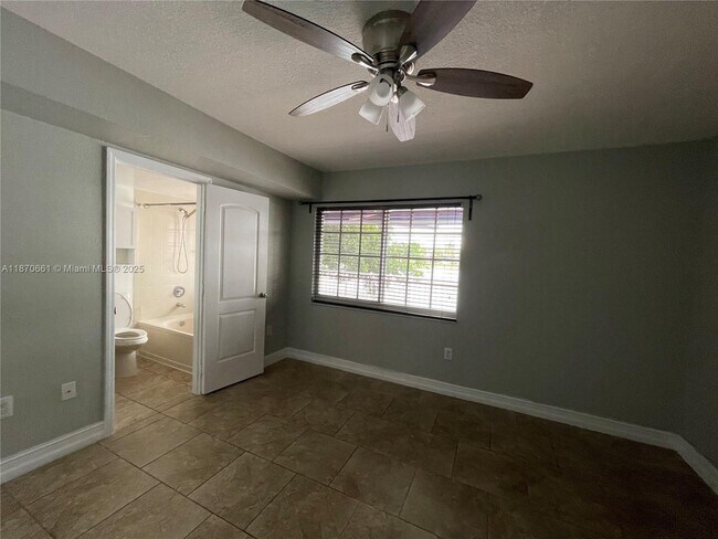 Building Photo - 6910 NW 173rd Dr