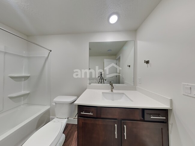 Building Photo - 4370 N Poplar St