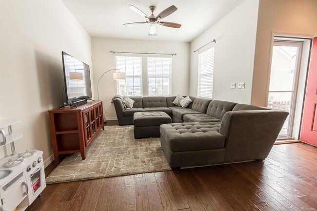 Lower level living room - 417 Gray Horse Aly