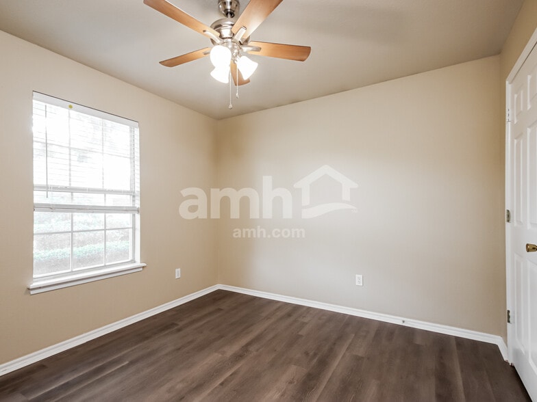 Building Photo - 11415 Mulberry Cir