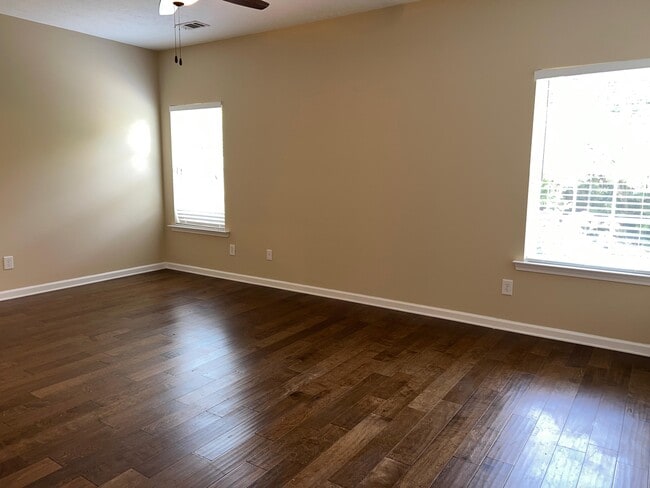 Building Photo - 172 Kline St NW