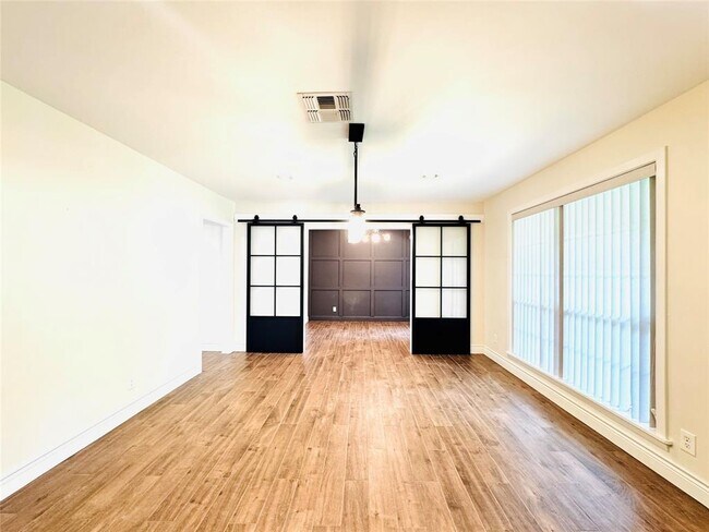 Building Photo - 5103 Darnell St