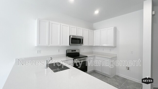 Building Photo - 2562 Skyline Loop
