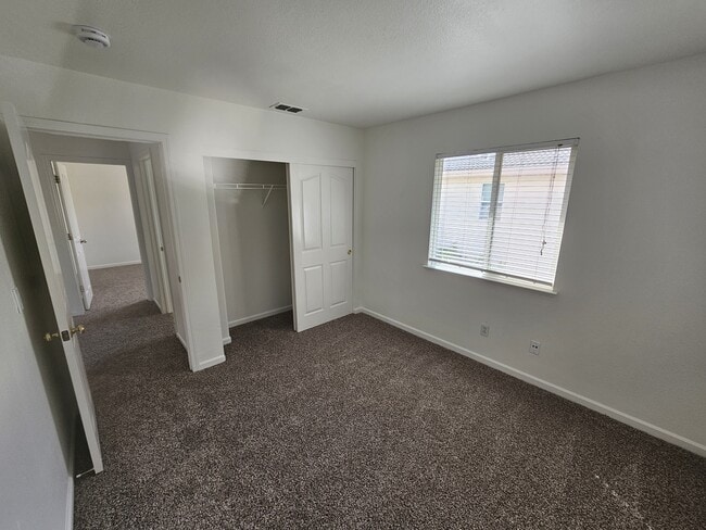 Building Photo - 35 Klondike Ct
