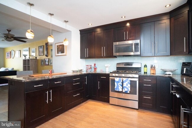 Building Photo - 1026 Morris St