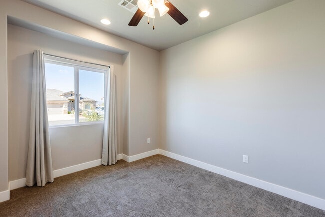 Building Photo - 3338 E Crimson Ridge Dr