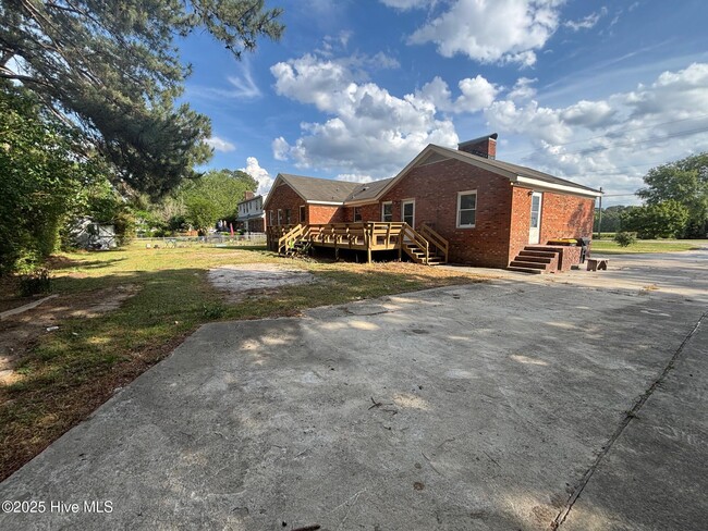 Building Photo - 2415 Bells Fork Rd