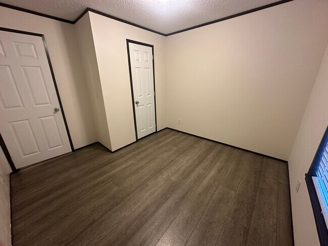 Building Photo - 2123 Bradford St