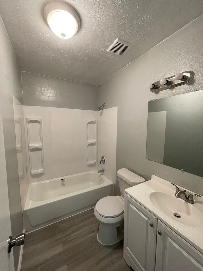 Building Photo - 3-bedroom, 2 bath, 2-car garage Available now