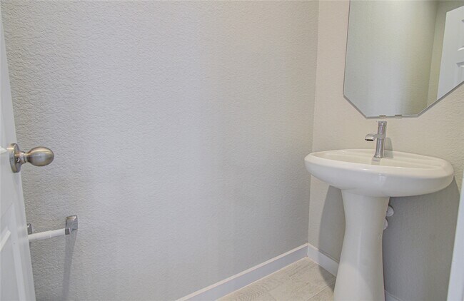 Building Photo - 15723 Telge Rd