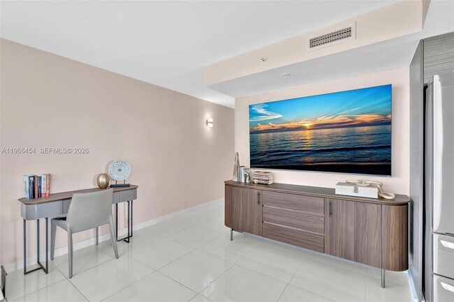 Building Photo - 9901 E Bay Harbor Dr