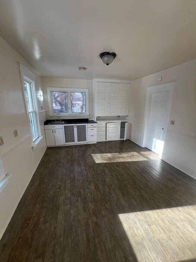 Building Photo - 314-16 Poplar St